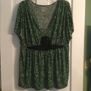 Cap sleeve v neck tunic with lace trim